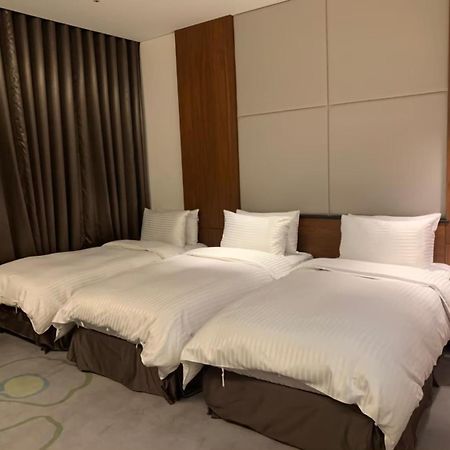 Golden Tulip Glory Fine Hotel Tainan Exteriör bild