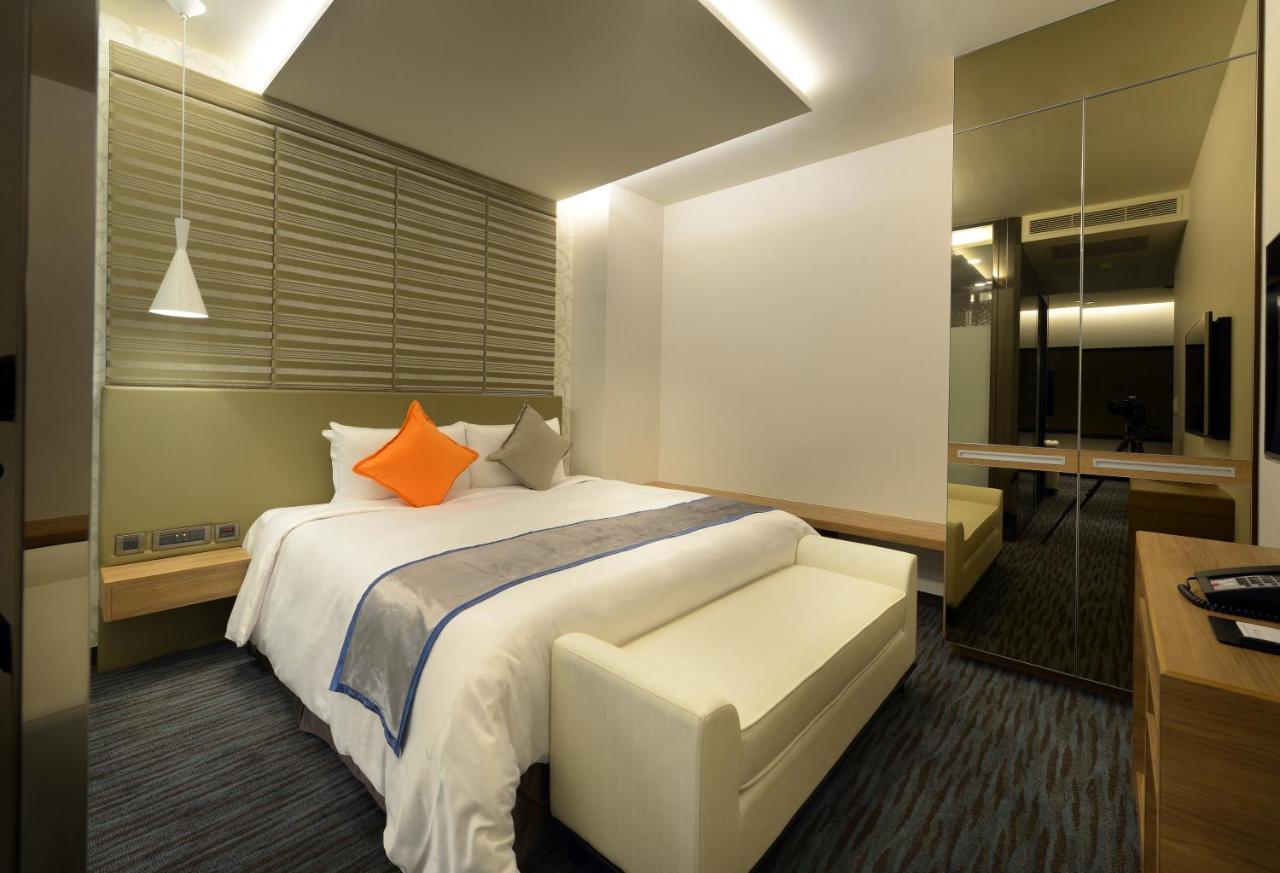 Golden Tulip Glory Fine Hotel Tainan Exteriör bild