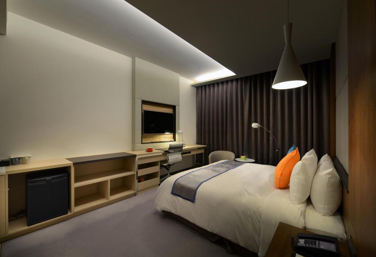 Golden Tulip Glory Fine Hotel Tainan Exteriör bild