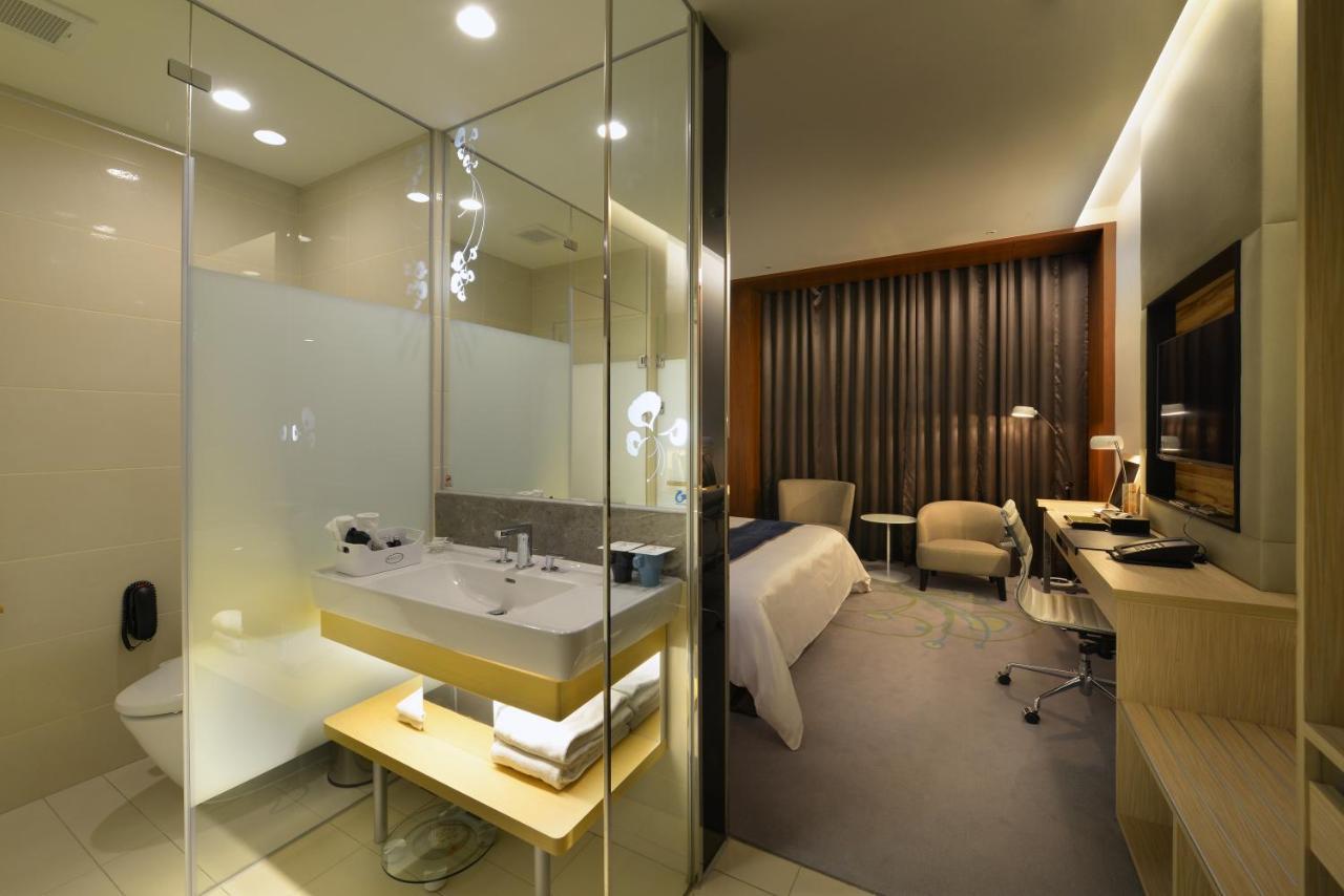 Golden Tulip Glory Fine Hotel Tainan Exteriör bild