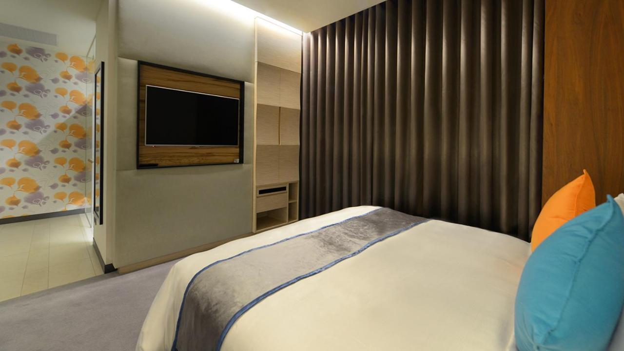 Golden Tulip Glory Fine Hotel Tainan Exteriör bild