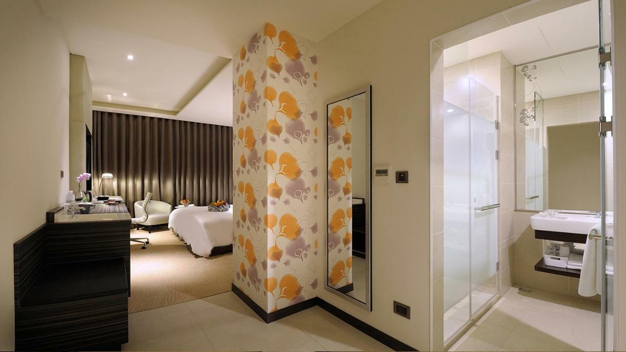 Golden Tulip Glory Fine Hotel Tainan Exteriör bild