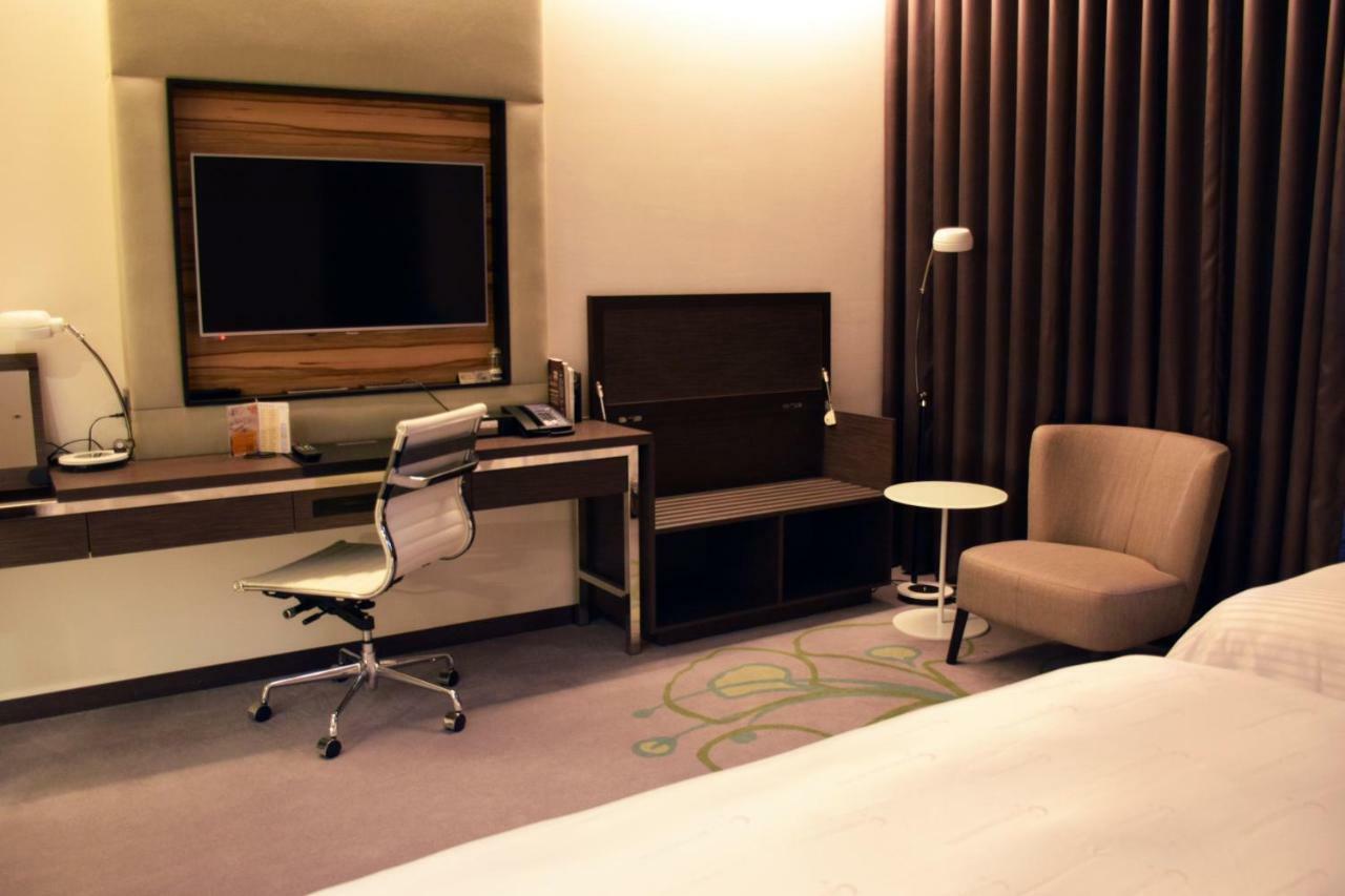 Golden Tulip Glory Fine Hotel Tainan Exteriör bild